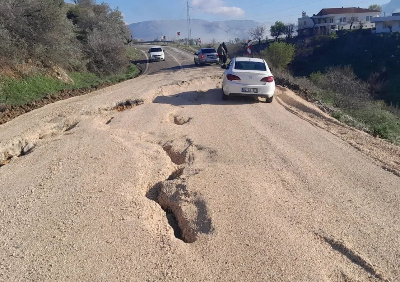 Sincik–Kahta Karayolunda Ulaşım Güçlükle Sağlanıyor