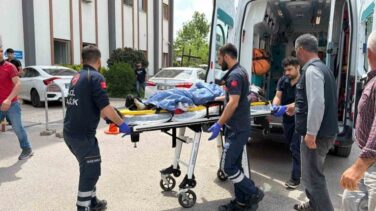 Kahta’da Traktör Tekerinin Altında Kalan Genç Kız Ağır Yaralandı