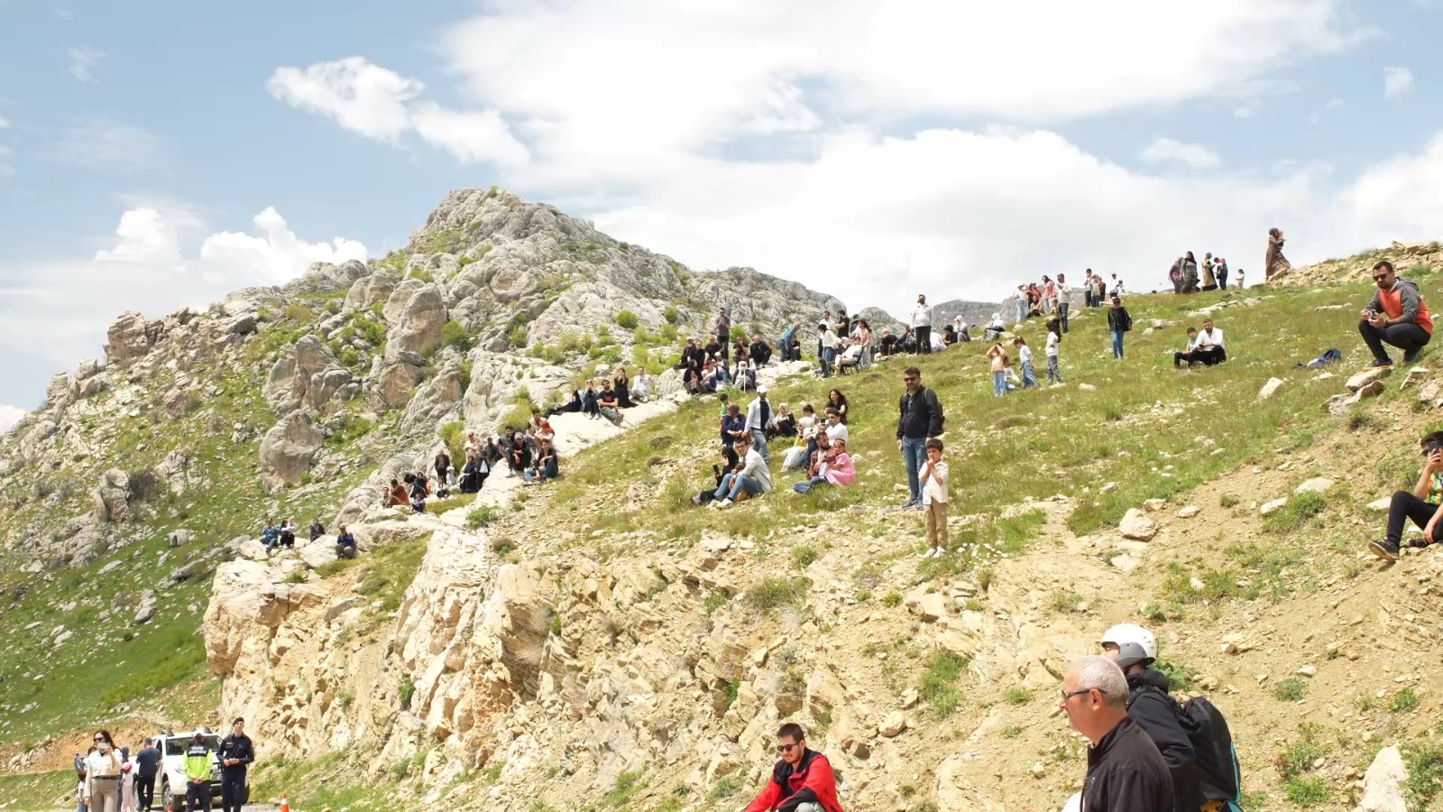 Adıyaman’da Ters Lale Festivali’ne Yoğun İlgi: Doğa, Kamp ve Yamaç Paraşütü Bir Arada