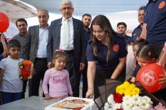 KAHTA’DA HAYAT KURTARAN BULUŞMA: İTFAİYE EKİPLERİ KENT MEYDANI’NDA